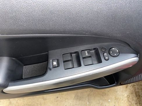 Used 2014 MAZDA MAZDA2 Sport FWD image 10