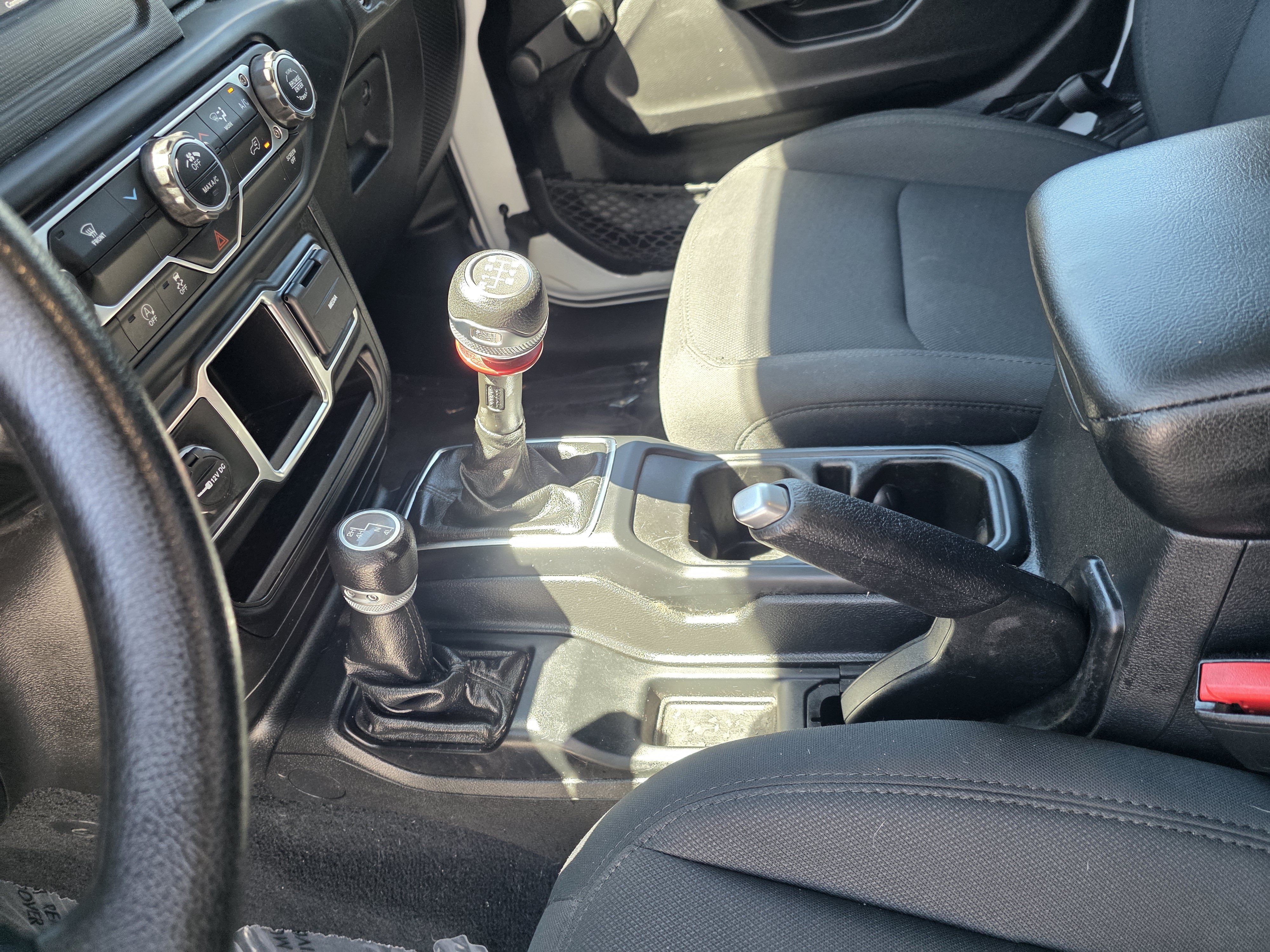 Certified 2022 Jeep Gladiator Sport AWD/4WD image 13