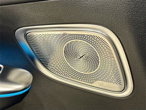 Used 2025 Mercedes-Benz GLC 350e 4MATIC w/ Advanced USB Package image 19