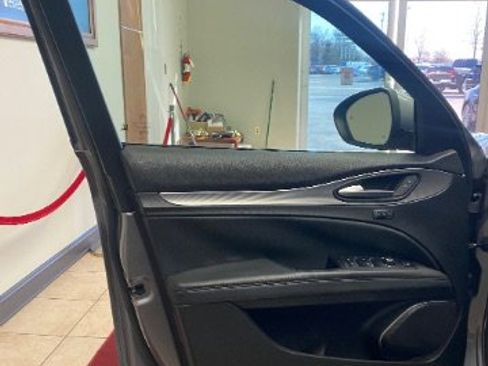 Used 2018 Alfa Romeo Stelvio Ti Sport image 15