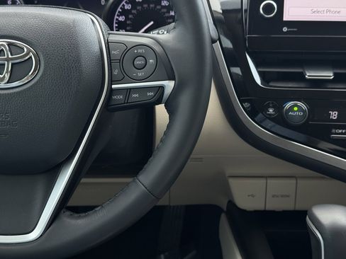 Used 2022 Toyota Camry XLE image 22