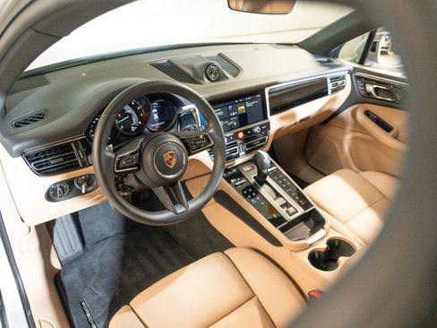 Certified 2026 Porsche Macan AWD/4WD image 4
