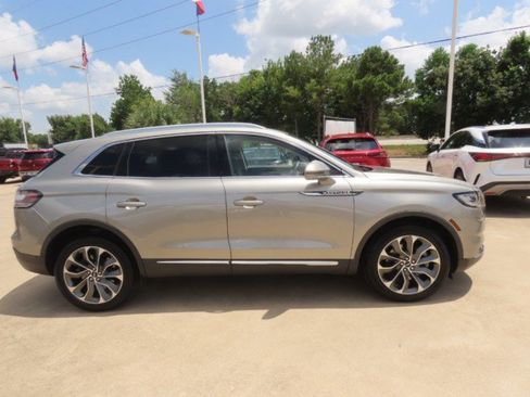 Used 2023 Lincoln Nautilus Reserve AWD/4WD image 8