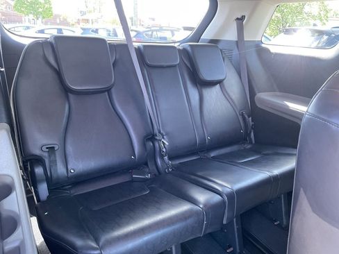 Used 2025 Kia Carnival FWD image 22