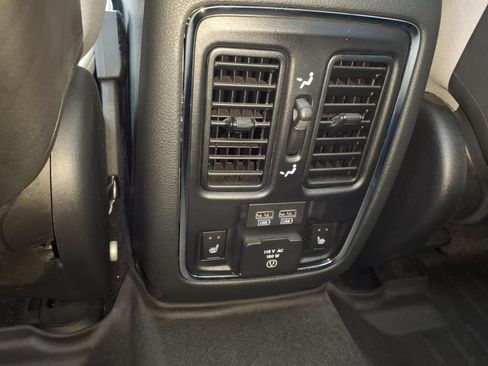 Used 2018 Jeep Grand Cherokee Limited AWD/4WD image 14