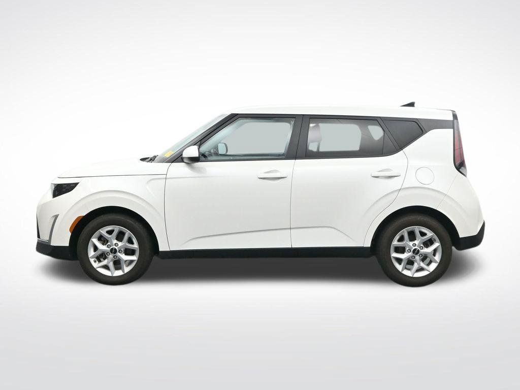 Used 2023 Kia Soul LX w/ Option Group 015 FWD image 10