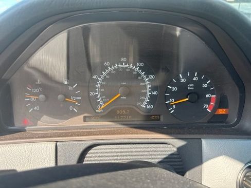 Used 1999 Mercedes-Benz E 320 4MATIC Sedan image 12