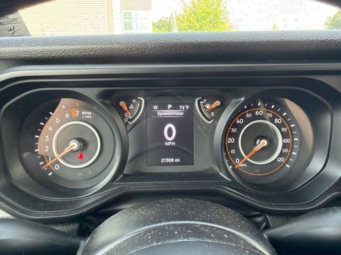 Used 2025 Jeep Gladiator Sport AWD/4WD image 13