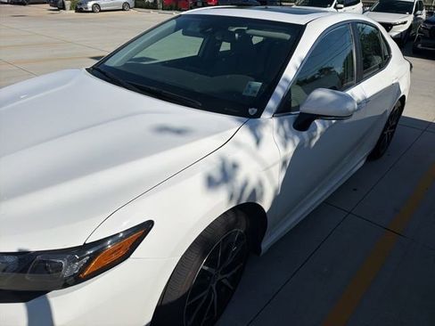 Used 2024 Toyota Camry SE w/ Convenience Package FWD image 1