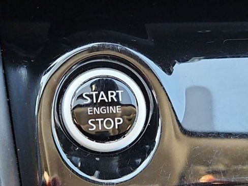 Used 2025 Nissan Versa SV FWD image 16