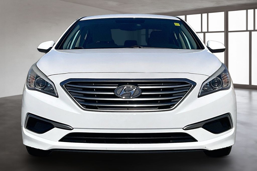 Used 2017 Hyundai Sonata SE FWD image 2