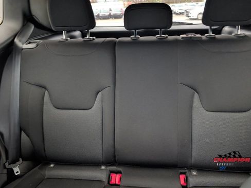 Used 2023 Jeep Renegade Latitude AWD/4WD image 24