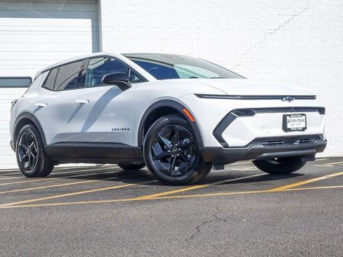 New 2026 Chevrolet Equinox EV LT w/ Comfort Package image 2