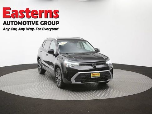 Used 2025 Volkswagen Taos SE FWD image 49