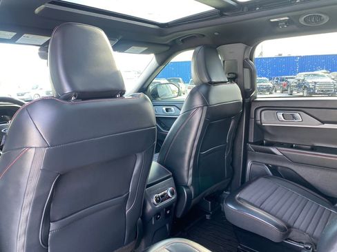 Used 2025 Ford Explorer ST-Line w/ ST-Line Street Pack image 16