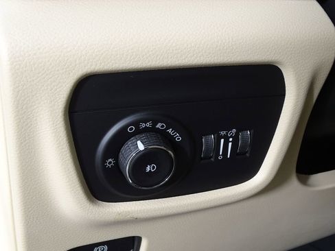 New 2025 Jeep Grand Cherokee L Limited image 23