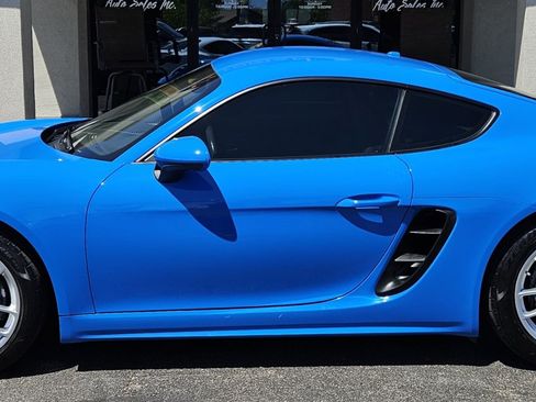 Used 2022 Porsche 718 Cayman RWD image 8