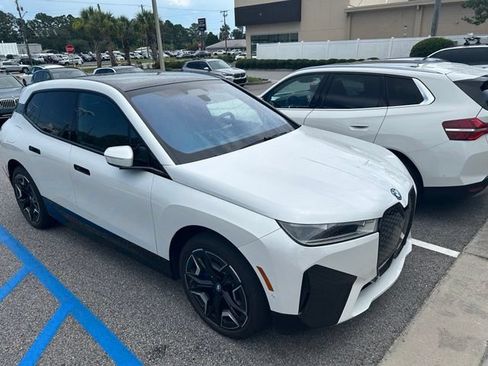 Used 2024 BMW iX xDrive50 w/ Sport Package AWD/4WD image 5