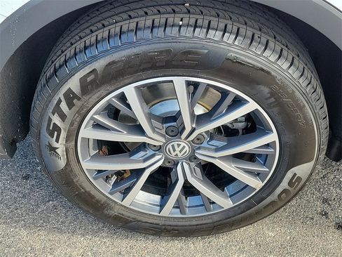 Used 2020 Volkswagen Tiguan SE image 6