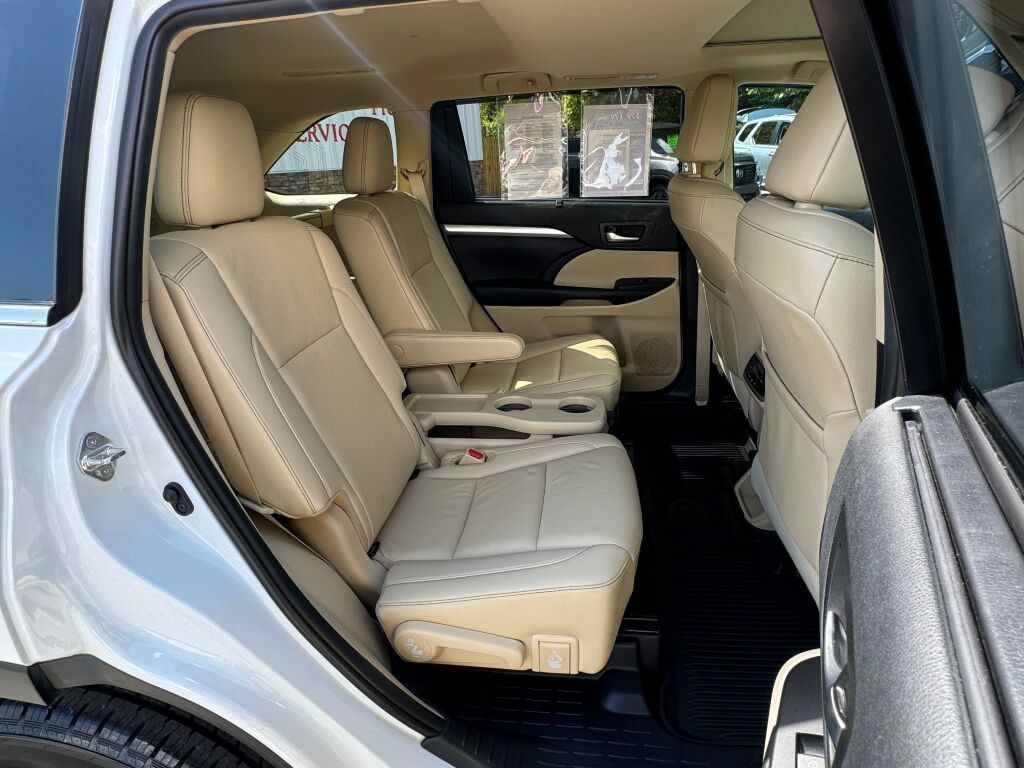 Used 2019 Toyota Highlander XLE AWD/4WD image 21