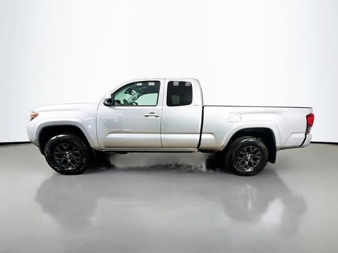 Used 2022 Toyota Tacoma SR5 AWD/4WD image 4