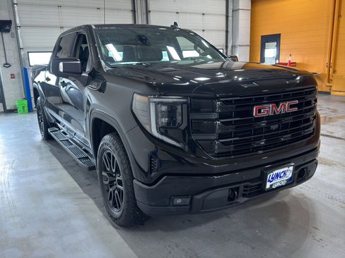 Used 2024 GMC Sierra 1500 Elevation w/ Elevation Premium Package image 7