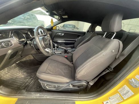 Used 2017 Ford Mustang GT RWD image 11
