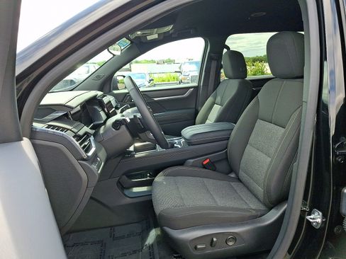 Used 2025 GMC Acadia Elevation FWD image 14