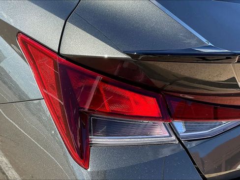 Used 2025 Hyundai Elantra Sport image 31