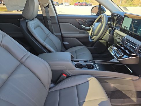 New 2026 Lincoln Corsair Premiere image 10