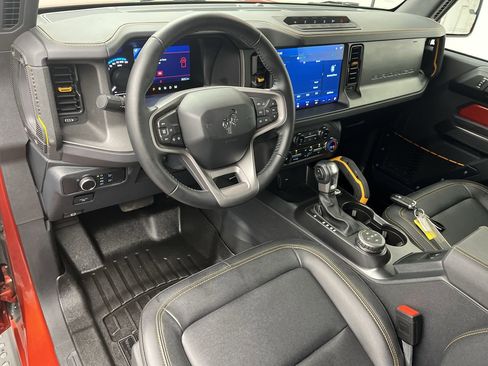 Used 2024 Ford Bronco Badlands image 4