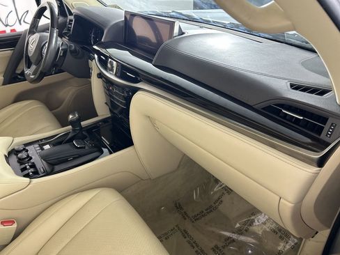 Used 2018 Lexus LX 570 4WD image 27