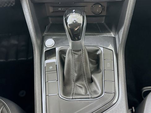 Used 2024 Volkswagen Tiguan SE image 23