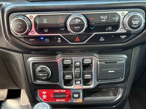 Used 2021 Jeep Wrangler Unlimited Rubicon 4xe image 36