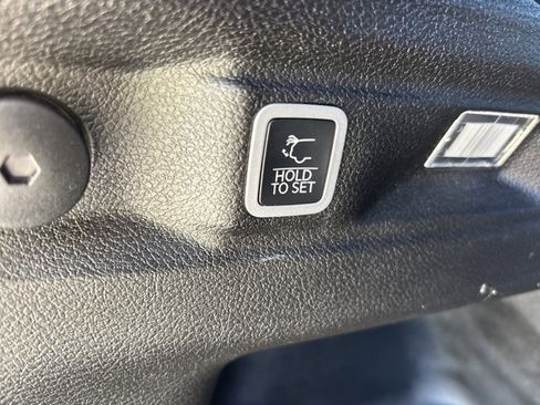 Used 2024 Jeep Grand Cherokee L Limited w/ Luxury Tech Group II image 7