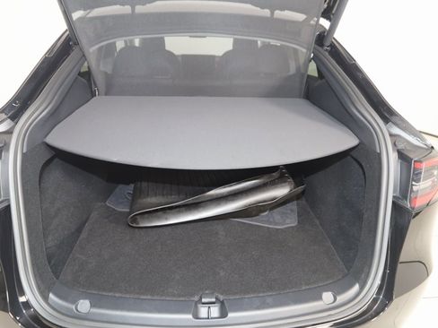 Used 2025 Tesla Model Y Long Range image 49