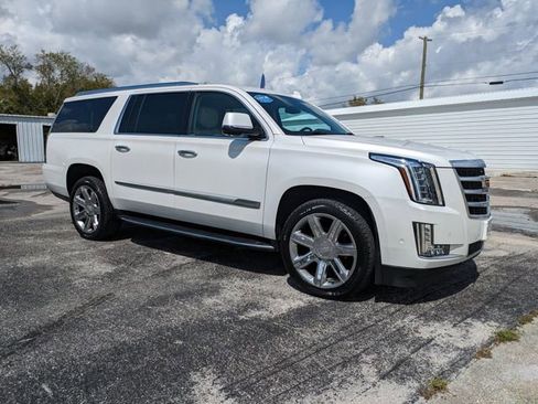 Used 2020 Cadillac Escalade ESV Premium Luxury image 2
