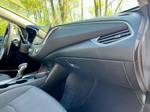 Used 2022 Chevrolet Malibu LT image 11