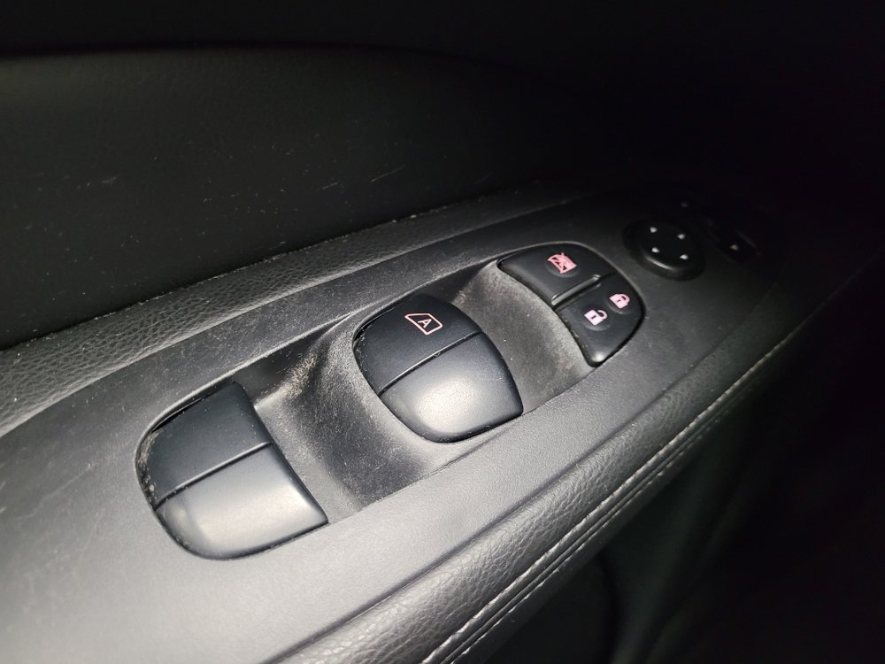 Used 2020 Nissan Pathfinder S FWD image 27