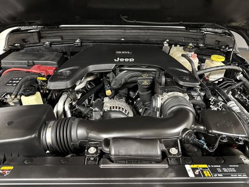Used 2021 Jeep Gladiator Rubicon AWD/4WD image 25