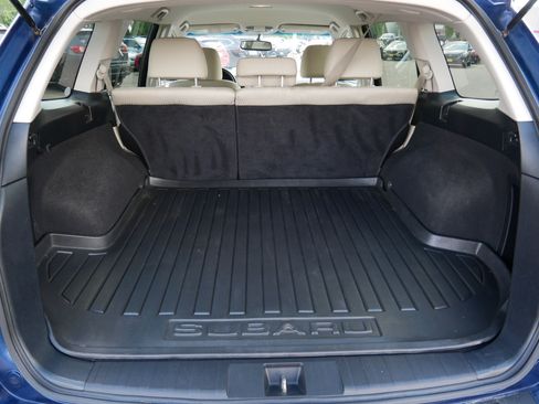 Used 2011 Subaru Outback 2.5i Premium w/ All-Weather Pkg AWD/4WD image 18