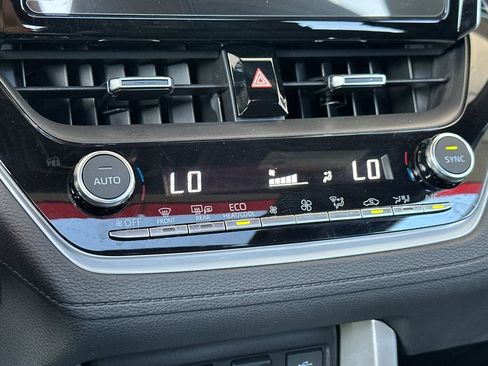 Used 2025 Toyota Corolla Cross AWD Hybrid w/ Convenience Package image 19