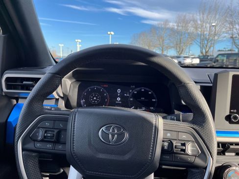 Used 2025 Toyota Tacoma TRD Off-Road image 28