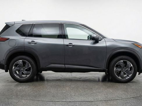 Used 2025 Nissan Rogue SV image 8