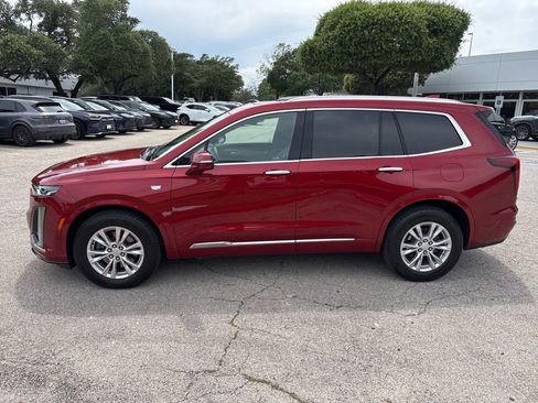 Used 2023 Cadillac XT6 Luxury FWD image 2