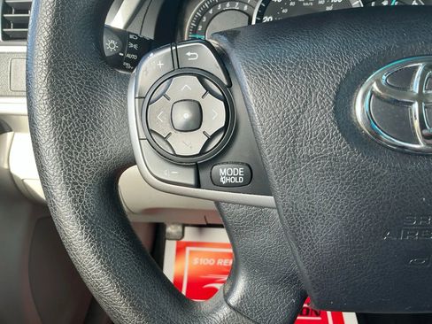 Used 2014 Toyota Camry LE image 25