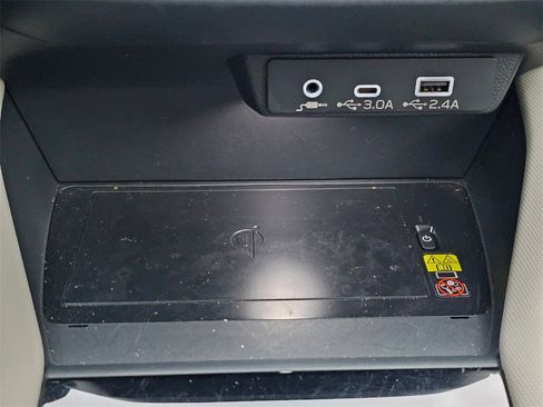 Used 2025 Subaru Forester Limited image 32