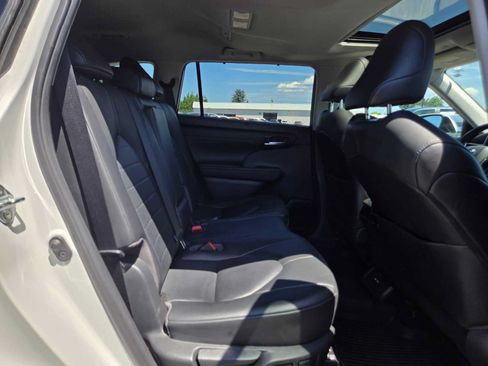 Used 2020 Toyota Highlander XLE AWD/4WD image 15