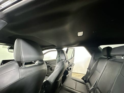 Used 2025 Toyota 4Runner TRD Off-Road Premium AWD/4WD image 15