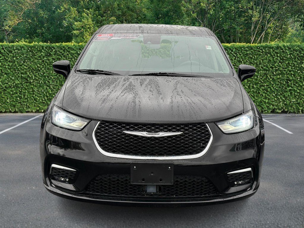 Used 2024 Chrysler Pacifica Touring-L FWD image 9